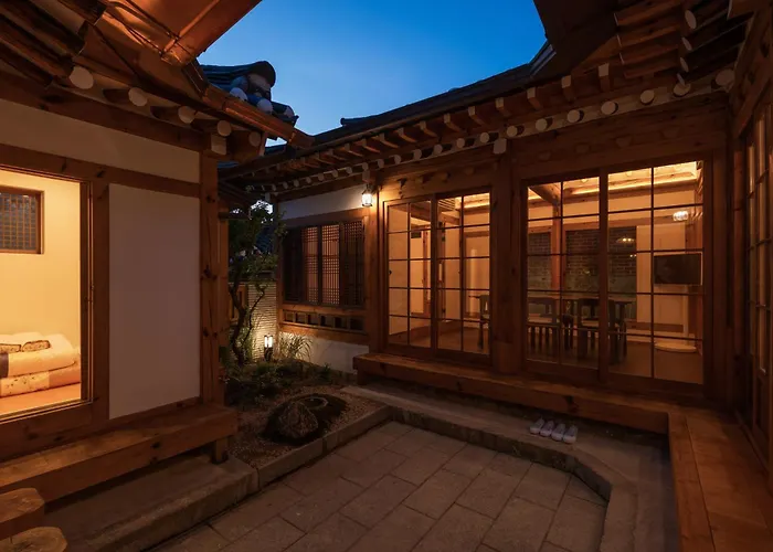 Villa 더프리마호텔 한옥 담박재 계동점 Seoul